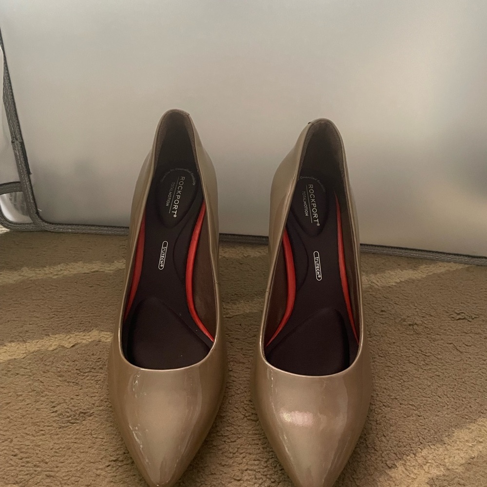 Rocketport taupe heels, size 6.5M